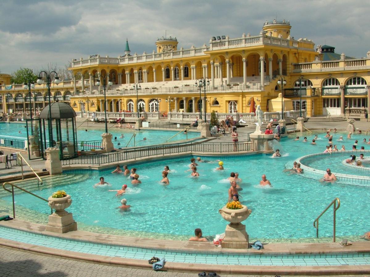 Heroes' Residence Budapest Esterno foto
